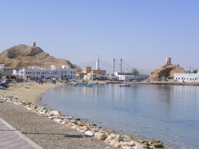 Mosquée, forts et pont moderne