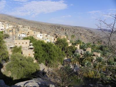 Le village suit la pente