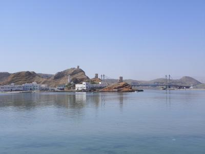 Mosquée, forts et pont moderne