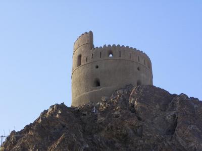 Une tour sur une hauteur