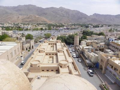 Toits aux coupoles crénelées