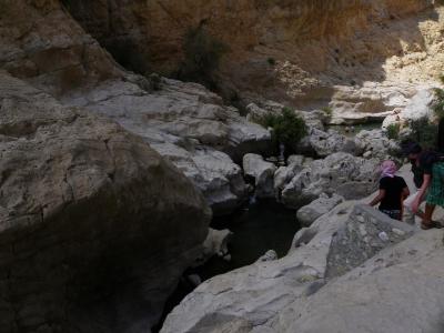 Dans la faille, vers la grande vasque